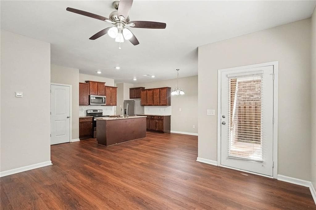 4 bedroom, 3 bathroom, 2,332 sq ft single family residence for sale at 292 Rankin Circle, Mcdonough, GA 30253 — photo 4