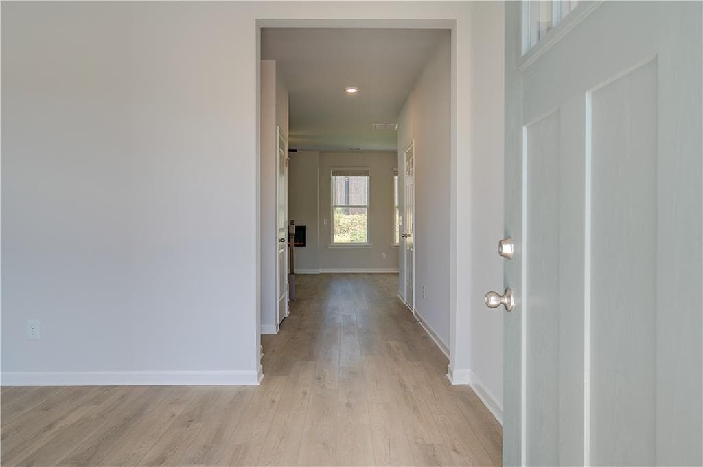 4 bedroom, 4 bathroom, 2,825 sq ft single family residence for sale at 652 Leafy Branch Way, Mcdonough, GA 30253 — photo 4