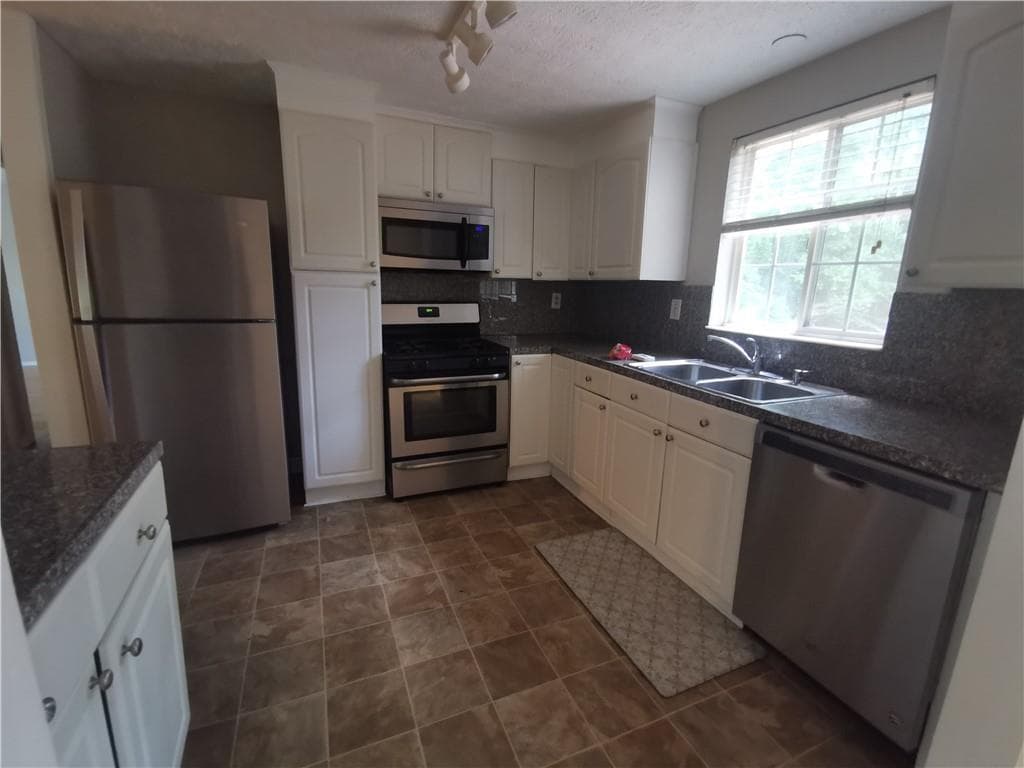 4 bedroom, 2 bathroom, 1,744 sq ft single family residence for rent at 250 Sheringham Drive, Roswell, GA 30076 for $2,495 a month — photo 7
