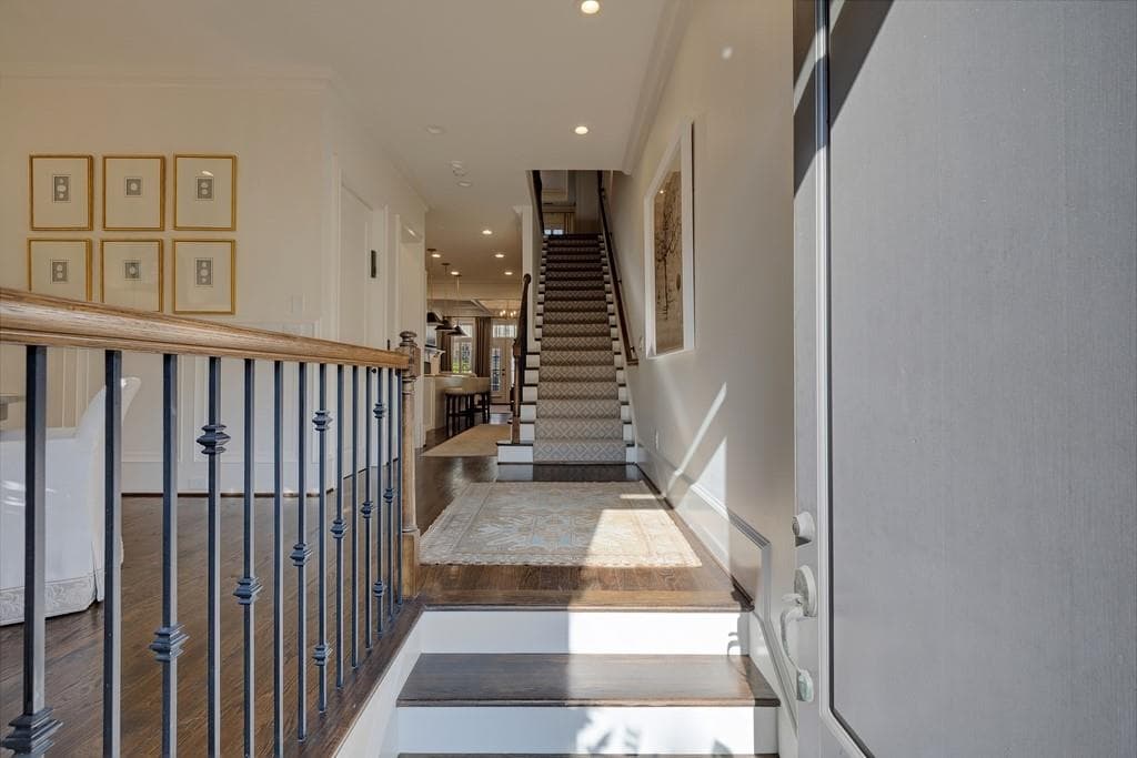 3 bedroom, 4 bathroom, 2,052 sq ft townhouse for sale at 3574 Roswell Road, Atlanta, GA 30305 — photo 4