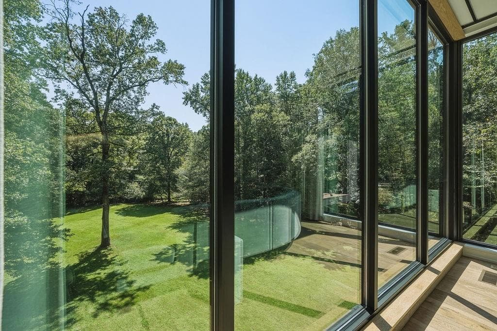 4 bedroom, 6 bathroom, 4,966 sq ft single family residence for sale at 80 Idlewood Court, Atlanta, GA 30327 — photo 5