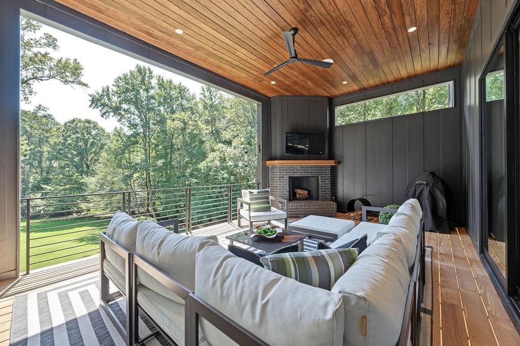 4 bedroom, 6 bathroom, 4,966 sq ft single family residence for sale at 80 Idlewood Court, Atlanta, GA 30327 — photo 7
