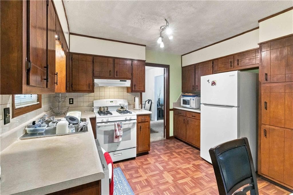 4 bedroom, 3 bathroom, 2,024 sq ft single family residence for sale at 1131 Reilly Lane, Clarkston, GA 30021 — photo 7