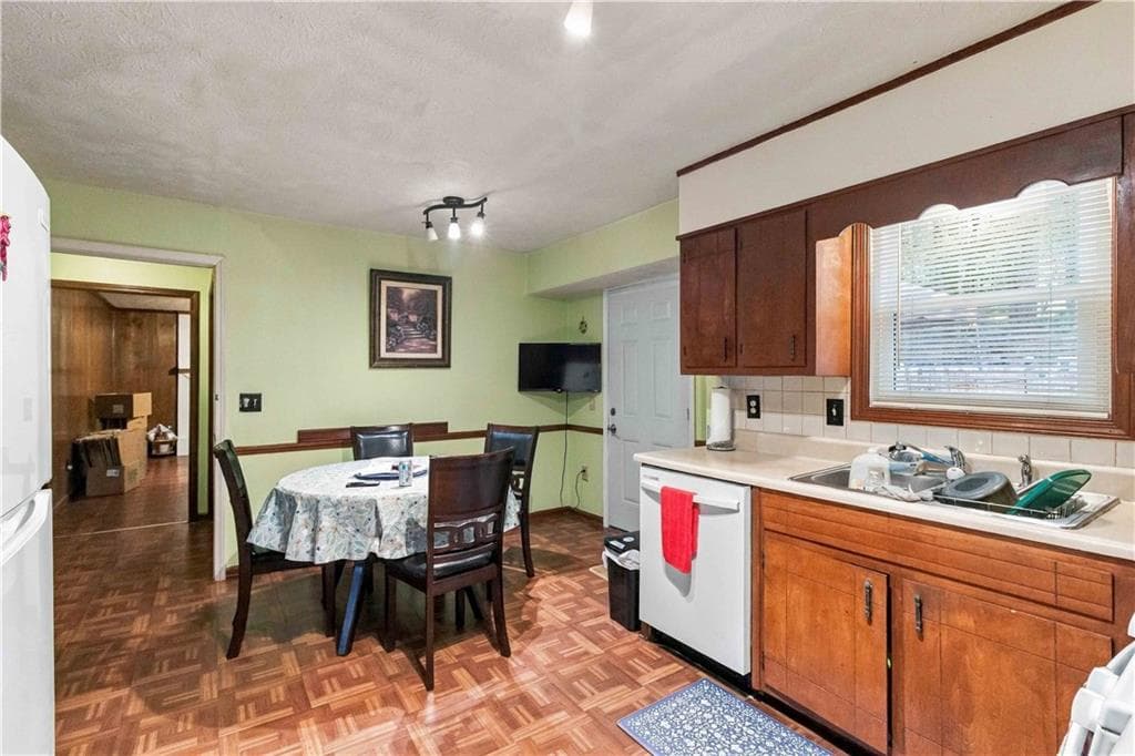 4 bedroom, 3 bathroom, 2,024 sq ft single family residence for sale at 1131 Reilly Lane, Clarkston, GA 30021 — photo 8