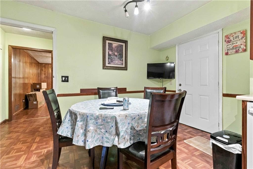 4 bedroom, 3 bathroom, 2,024 sq ft single family residence for sale at 1131 Reilly Lane, Clarkston, GA 30021 — photo 9