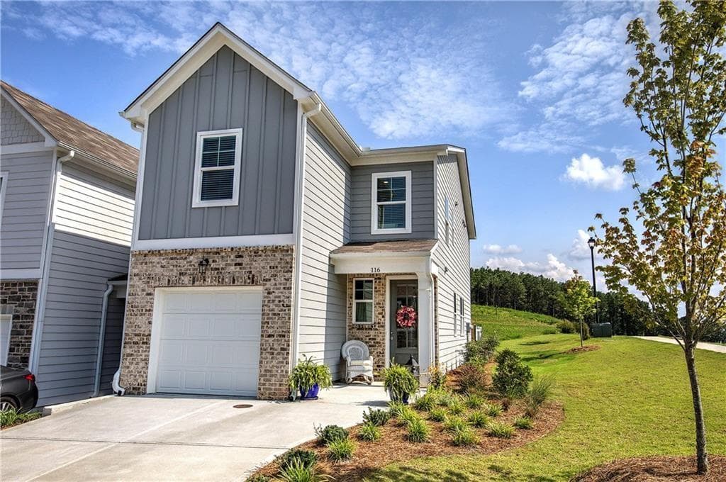 3 bedroom, 3 bathroom, 1,656 sq ft townhouse for sale at 116 Park Ridge Circle, Cartersville, GA 30120