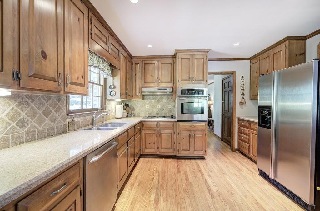 4 bedroom, 3 bathroom, 2,290 sq ft single family residence for sale at 2747 Pinestream Drive, Marietta, GA 30068 — photo 2
