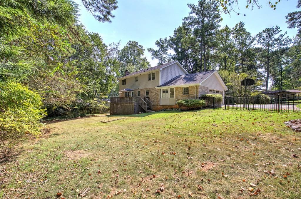 4 bedroom, 3 bathroom, 2,290 sq ft single family residence for sale at 2747 Pinestream Drive, Marietta, GA 30068 — photo 4