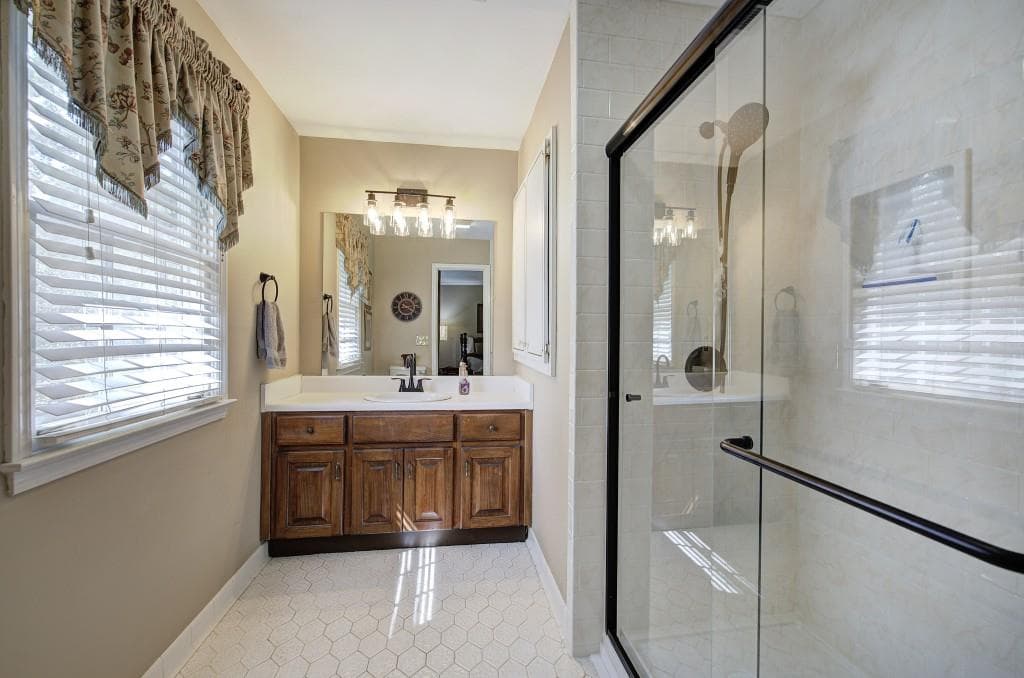 4 bedroom, 3 bathroom, 2,290 sq ft single family residence for sale at 2747 Pinestream Drive, Marietta, GA 30068 — photo 7