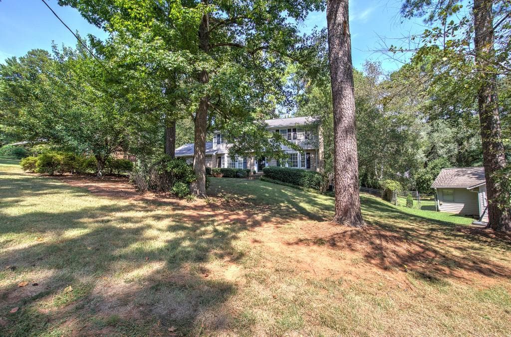 4 bedroom, 3 bathroom, 2,290 sq ft single family residence for sale at 2747 Pinestream Drive, Marietta, GA 30068 — photo 9