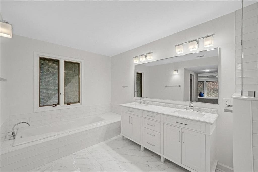 5 bedroom, 5 bathroom, 5,413 sq ft single family residence for sale at 1701 Trotters Lane, Stone Mountain, GA 30087 — photo 6