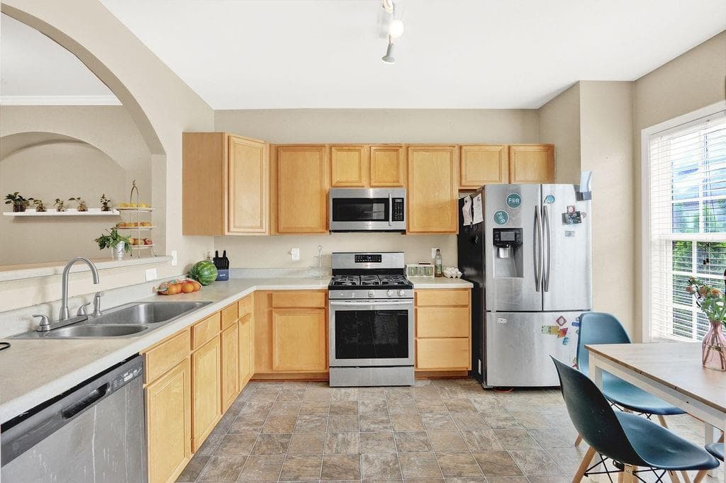 3 bedroom, 4 bathroom, 2,154 sq ft townhouse for sale at 1854 Appaloosa Mill Court, Buford, GA 30519 — photo 4