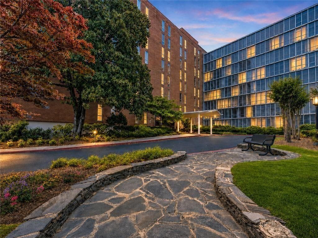 2 bedroom, 1 bathroom, 912 sq ft condominium for sale at 3060 Pharr Court North 302, Atlanta, GA 30305 — photo 1 of 35