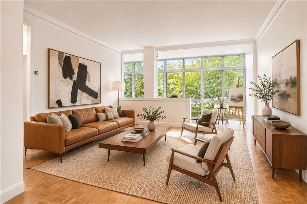 2 bedroom, 1 bathroom, 912 sq ft condominium for sale at 3060 Pharr Court North 302, Atlanta, GA 30305 — photo 2