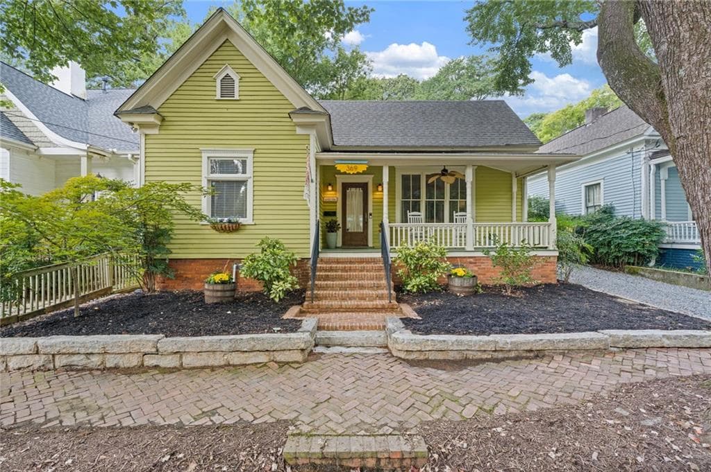 2 bedroom, 2 bathroom, 1,361 sq ft single family residence for sale at 369 Loomis Avenue, Atlanta, GA 30312
