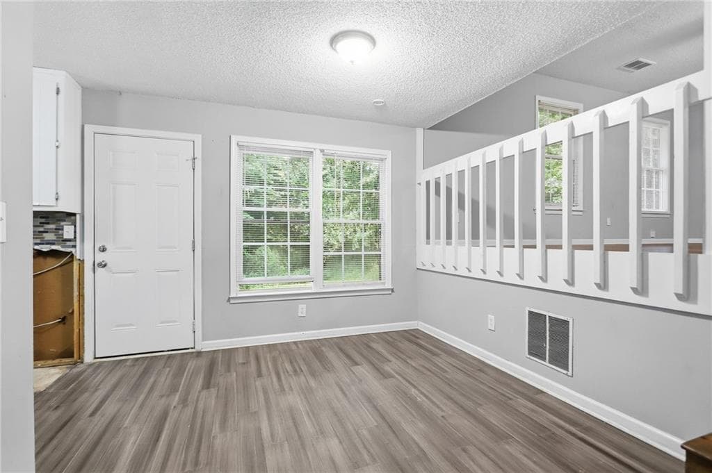 3 bedroom, 2 bathroom, 1,484 sq ft single family residence for sale at 5565 Westberry Lane, Norcross, GA 30071 — photo 2
