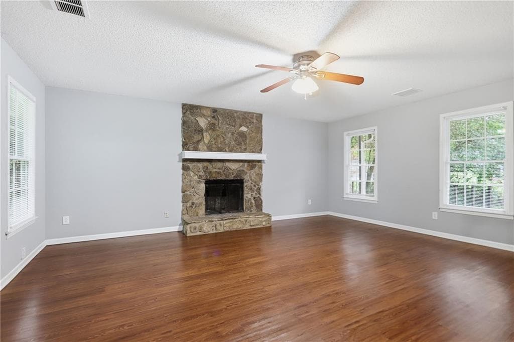3 bedroom, 2 bathroom, 1,484 sq ft single family residence for sale at 5565 Westberry Lane, Norcross, GA 30071 — photo 4
