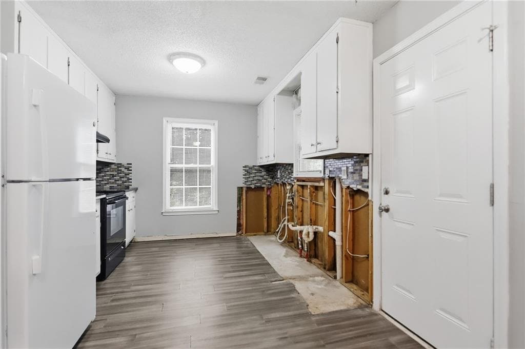 3 bedroom, 2 bathroom, 1,484 sq ft single family residence for sale at 5565 Westberry Lane, Norcross, GA 30071 — photo 7