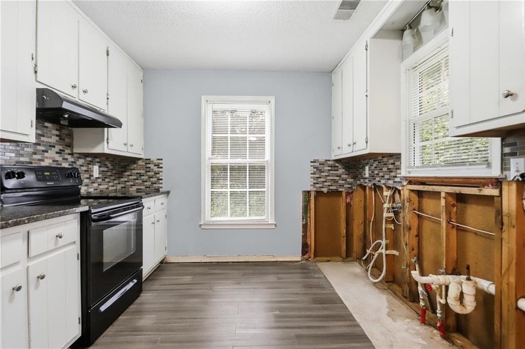 3 bedroom, 2 bathroom, 1,484 sq ft single family residence for sale at 5565 Westberry Lane, Norcross, GA 30071 — photo 8