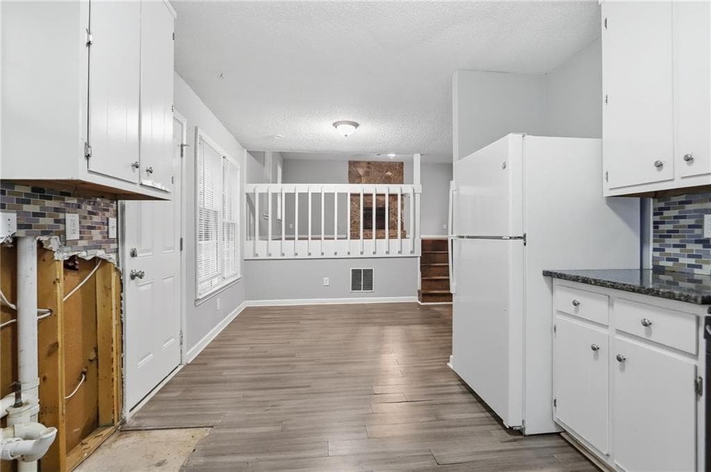 3 bedroom, 2 bathroom, 1,484 sq ft single family residence for sale at 5565 Westberry Lane, Norcross, GA 30071 — photo 9