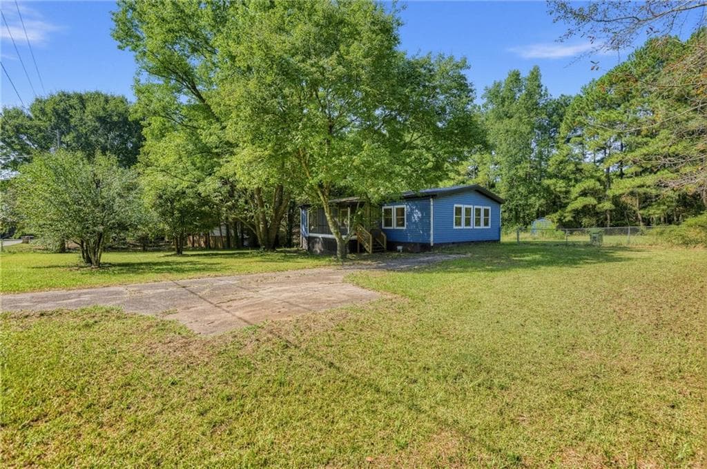 3 bedroom, 2 bathroom, 1,270 sq ft single family residence for sale at 240 norfolk dr, Hampton, GA 30228 — photo 4