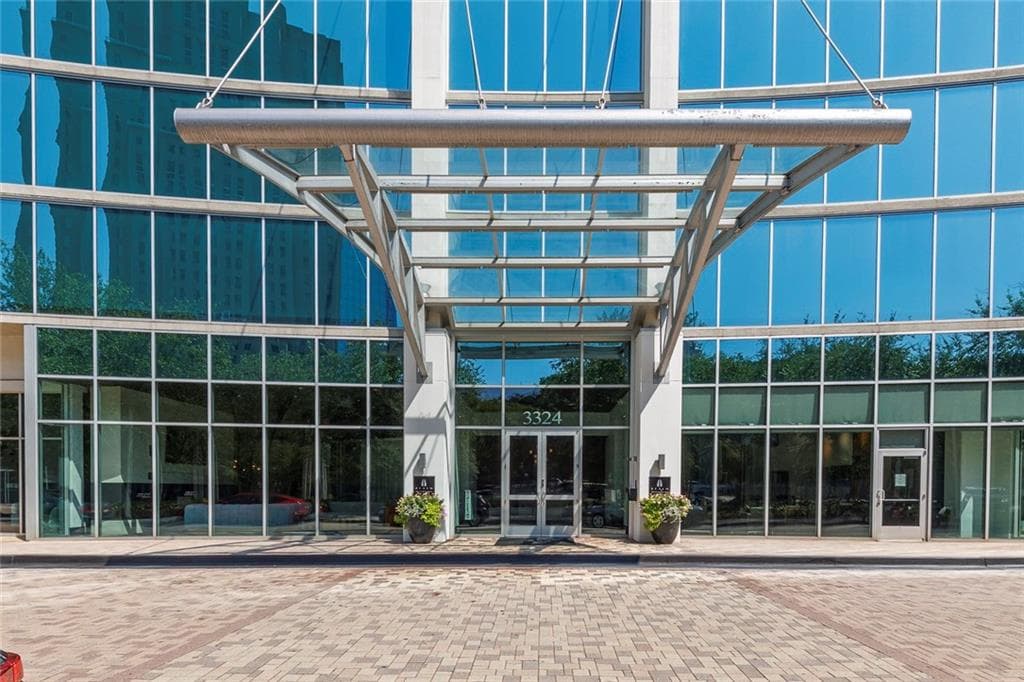 1 bedroom, 1 bathroom, 706 sq ft condominium for sale at 3324 Peachtree Road 2804, Atlanta, GA 30326 — photo 2