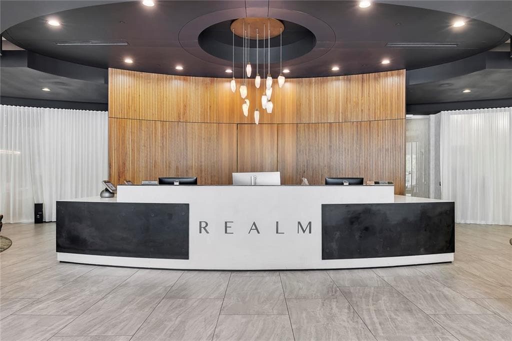 1 bedroom, 1 bathroom, 706 sq ft condominium for sale at 3324 Peachtree Road 2804, Atlanta, GA 30326 — photo 4