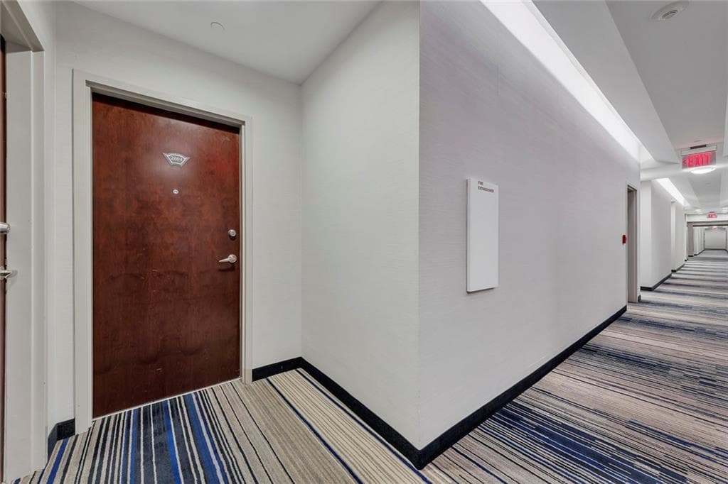1 bedroom, 1 bathroom, 706 sq ft condominium for sale at 3324 Peachtree Road 2804, Atlanta, GA 30326 — photo 6