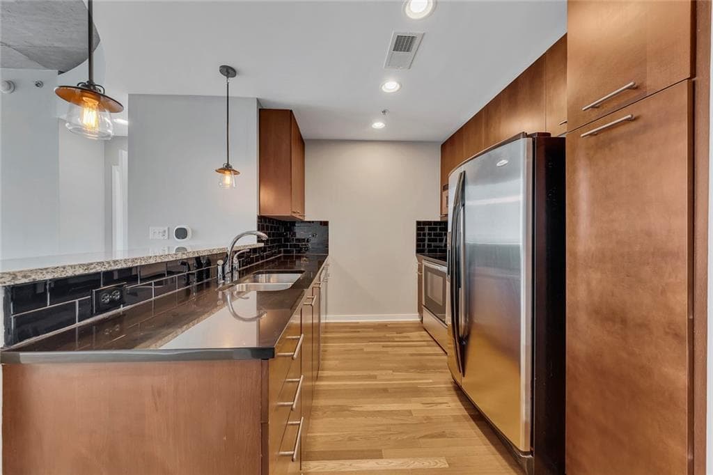 1 bedroom, 1 bathroom, 706 sq ft condominium for sale at 3324 Peachtree Road 2804, Atlanta, GA 30326 — photo 9