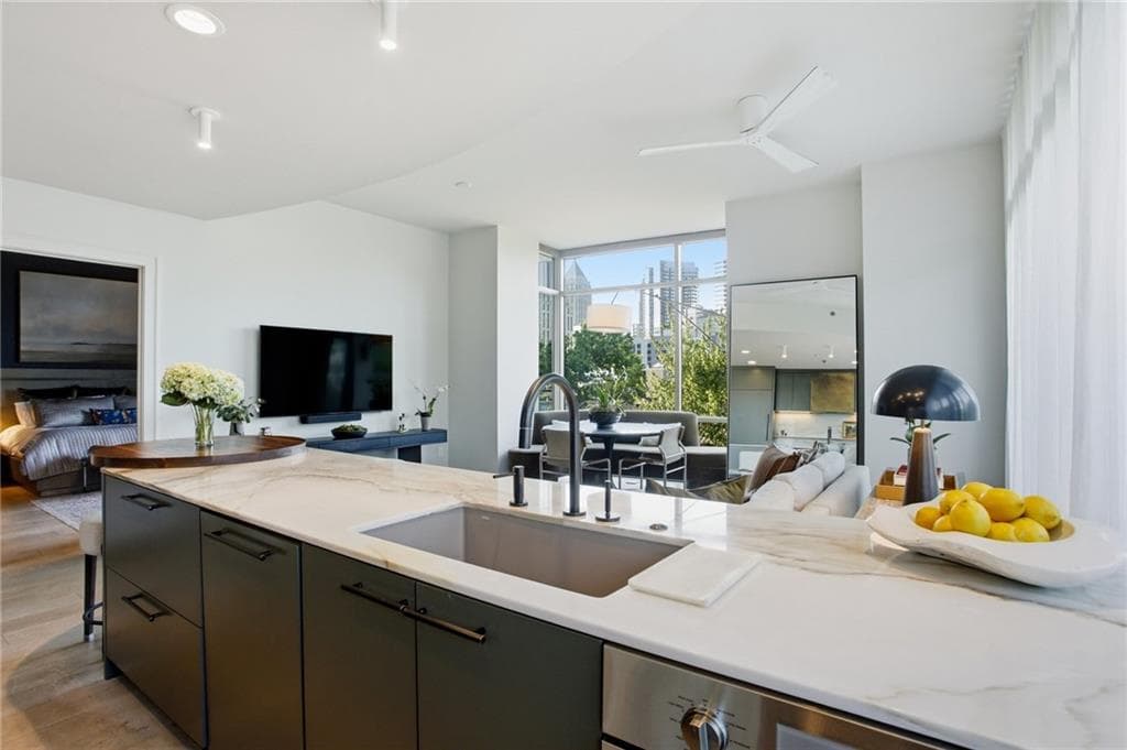 2 bedroom, 2 bathroom, 1,285 sq ft condominium for rent at 905 Juniper Street 516, Atlanta, GA 30309 for $4,500 a month — photo 9