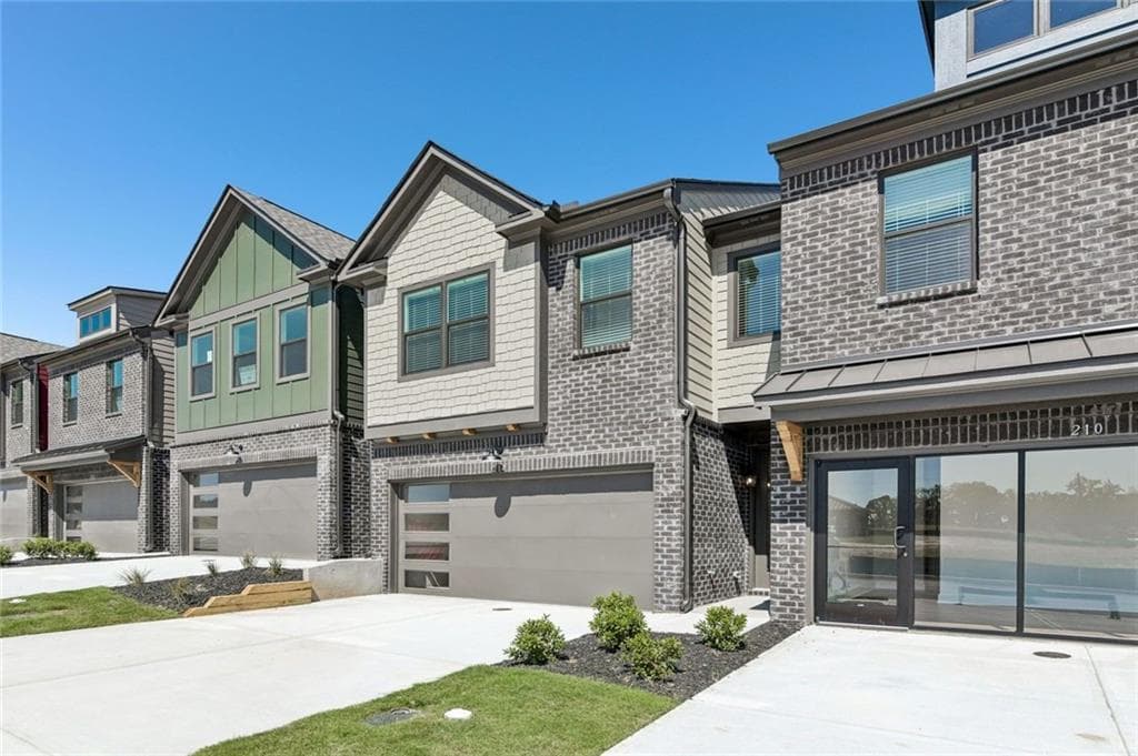 3 bedroom, 3 bathroom, 1,708 sq ft townhouse under contract at 226 Foxtrot Avenue, Hoschton, GA 30548 — photo 2