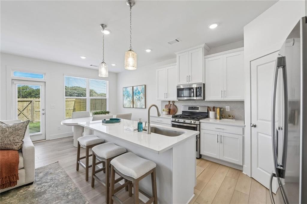 3 bedroom, 3 bathroom, 1,708 sq ft townhouse under contract at 226 Foxtrot Avenue, Hoschton, GA 30548 — photo 4