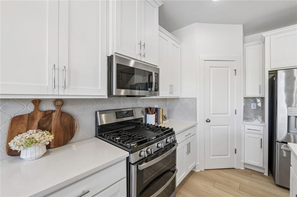 3 bedroom, 3 bathroom, 1,708 sq ft townhouse under contract at 226 Foxtrot Avenue, Hoschton, GA 30548 — photo 8