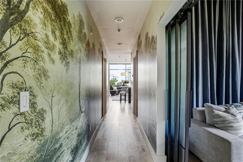 2 bedroom, 2 bathroom, 1,285 sq ft condominium for sale at 905 Juniper Street 516, Atlanta, GA 30309 — photo 2