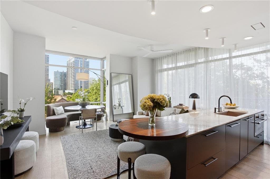 2 bedroom, 2 bathroom, 1,285 sq ft condominium for sale at 905 Juniper Street 516, Atlanta, GA 30309 — photo 3