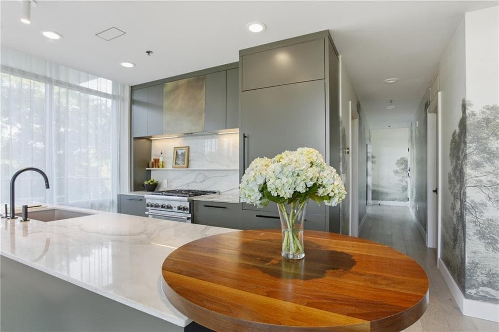 2 bedroom, 2 bathroom, 1,285 sq ft condominium for sale at 905 Juniper Street 516, Atlanta, GA 30309 — photo 5