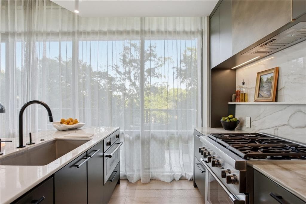 2 bedroom, 2 bathroom, 1,285 sq ft condominium for sale at 905 Juniper Street 516, Atlanta, GA 30309 — photo 8