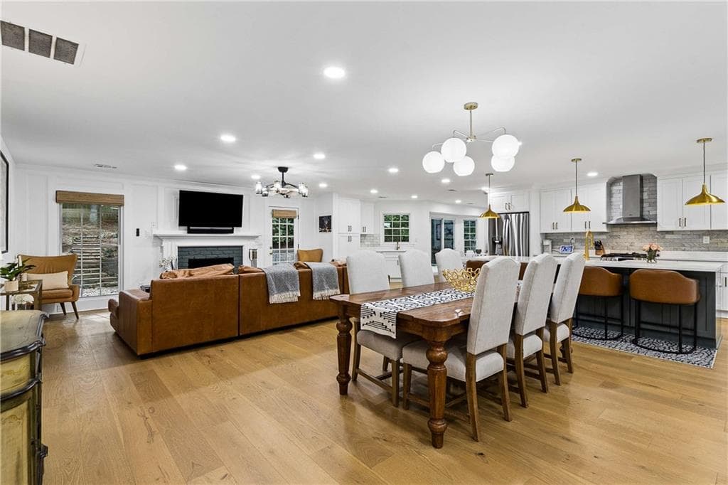 4 bedroom, 4 bathroom, 2,916 sq ft single family residence under contract at 2658 Chimney Springs Drive, Marietta, GA 30062 — photo 4