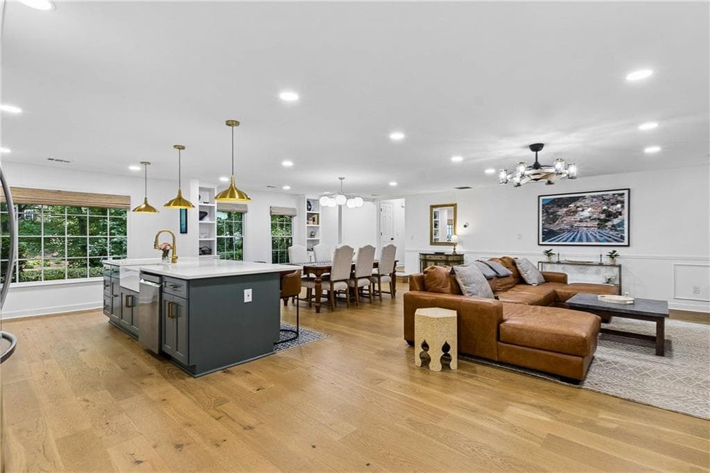 4 bedroom, 4 bathroom, 2,916 sq ft single family residence under contract at 2658 Chimney Springs Drive, Marietta, GA 30062 — photo 6
