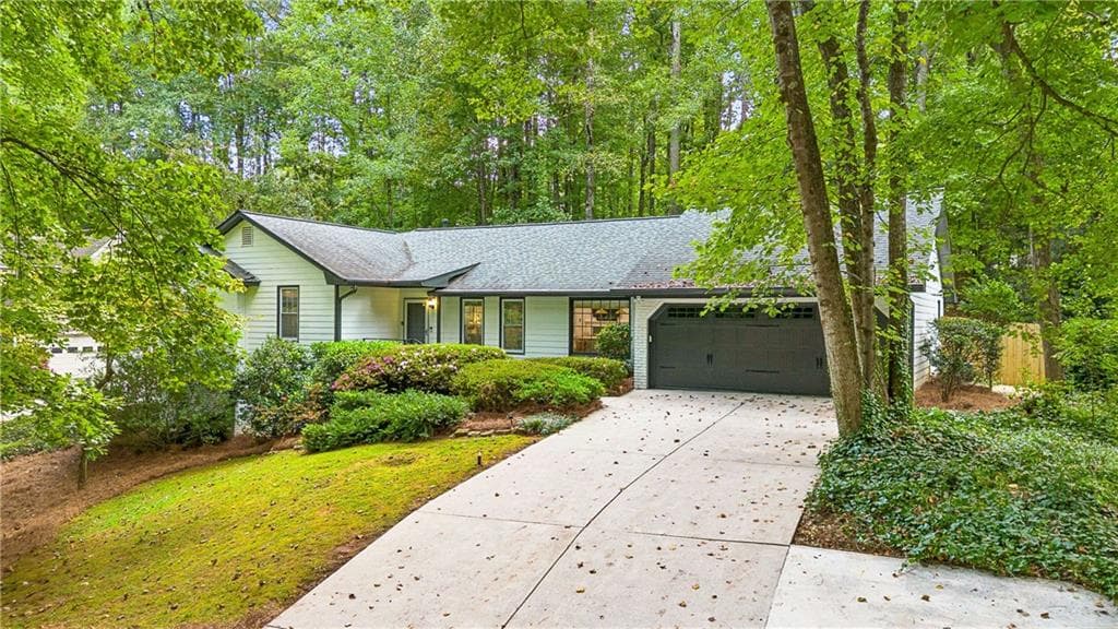 4 bedroom, 4 bathroom, 2,916 sq ft single family residence under contract at 2658 Chimney Springs Drive, Marietta, GA 30062