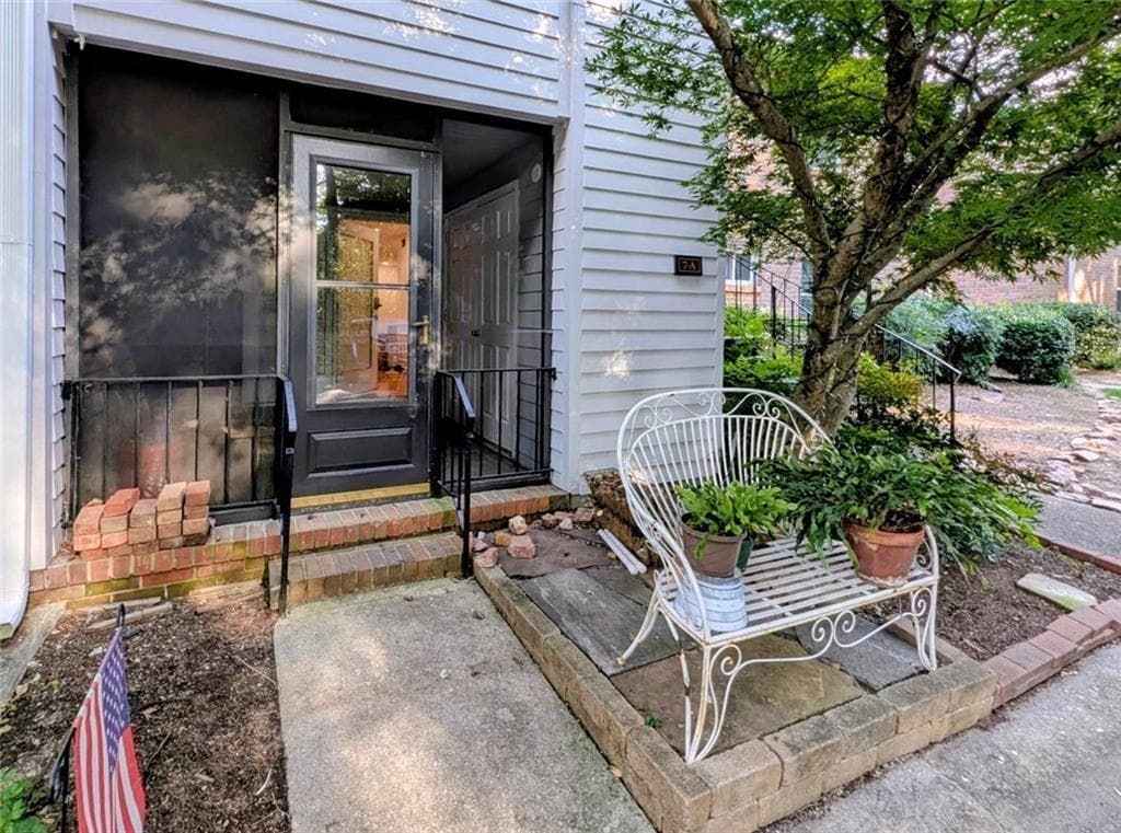 3 bedroom, 2 bathroom, 1,216 sq ft condominium for sale at 6700 Roswell Road UNIT 7A, Sandy Springs, GA 30328 — photo 1 of 69
