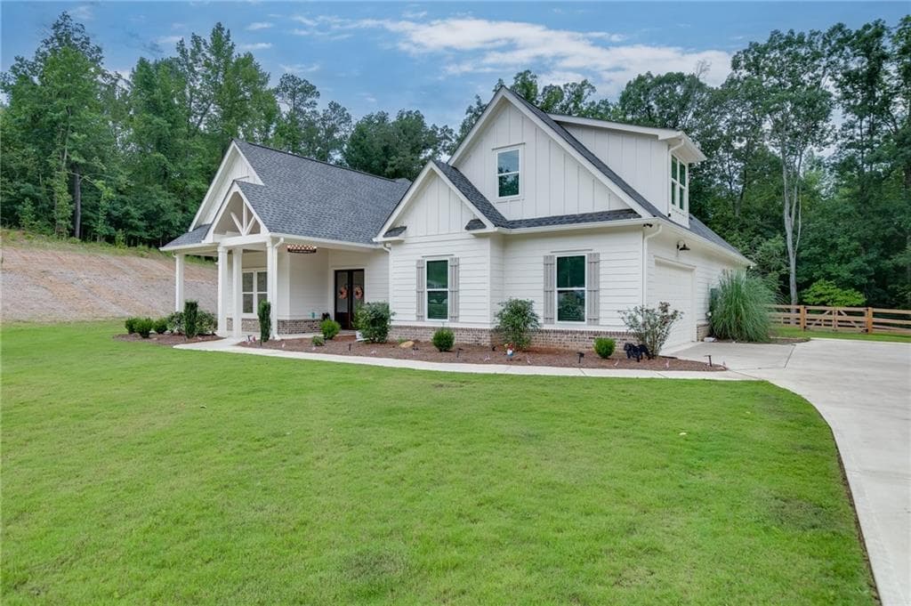 4 bedroom, 3 bathroom, 2,793 sq ft single family residence for rent at 1077 Riverstone Drive, Social Circle, GA 30025 for $3,000 a month — photo 2