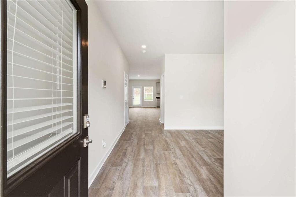 4 bedroom, 3 bathroom, 2,700 sq ft single family residence for sale at 1921 Wheat valley Circle, Conyers, GA 30013 — photo 2