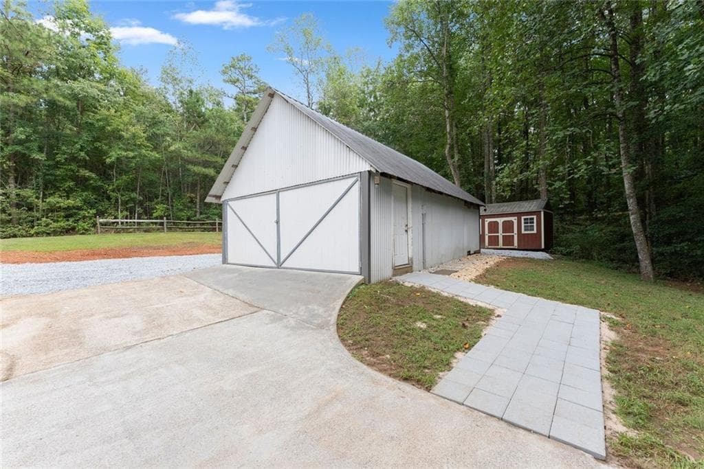 3 bedroom, 2 bathroom, 1,386 sq ft single family residence under contract at 4849 Truman Mountain Road, Gainesville, GA 30506 — photo 2