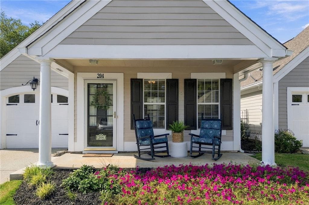 3 bedroom, 2 bathroom, 1,328 sq ft single family residence for sale at 204 Rose Cottage Drive, Woodstock, GA 30189 — photo 3
