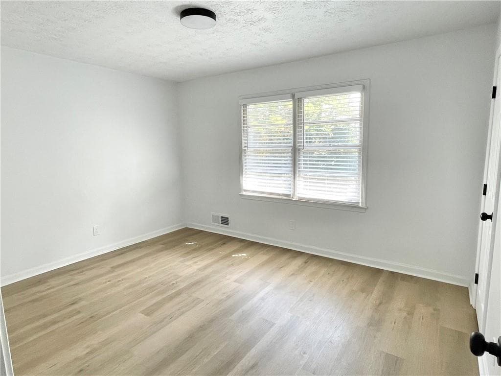 2 bedroom, 2 bathroom, 1,200 sq ft duplex for rent at 359 Mimosa Drive, Buford, GA 30518 for $1,775 a month — photo 7