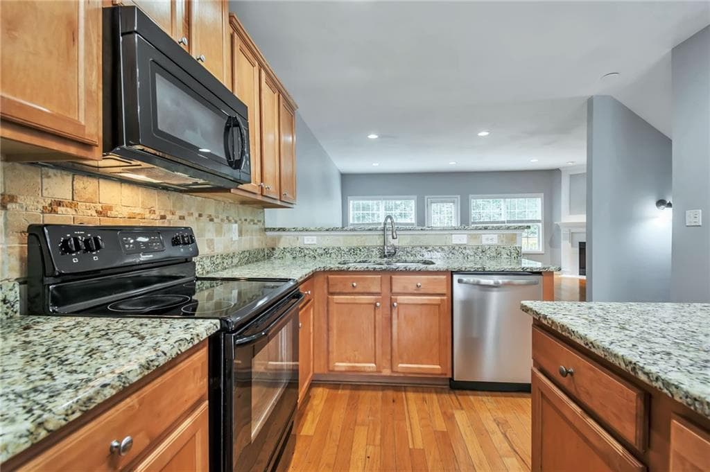 4 bedroom, 5 bathroom, 2,452 sq ft single family residence for sale at 2279 Spin Drift Way, Lawrenceville, GA 30043 — photo 6