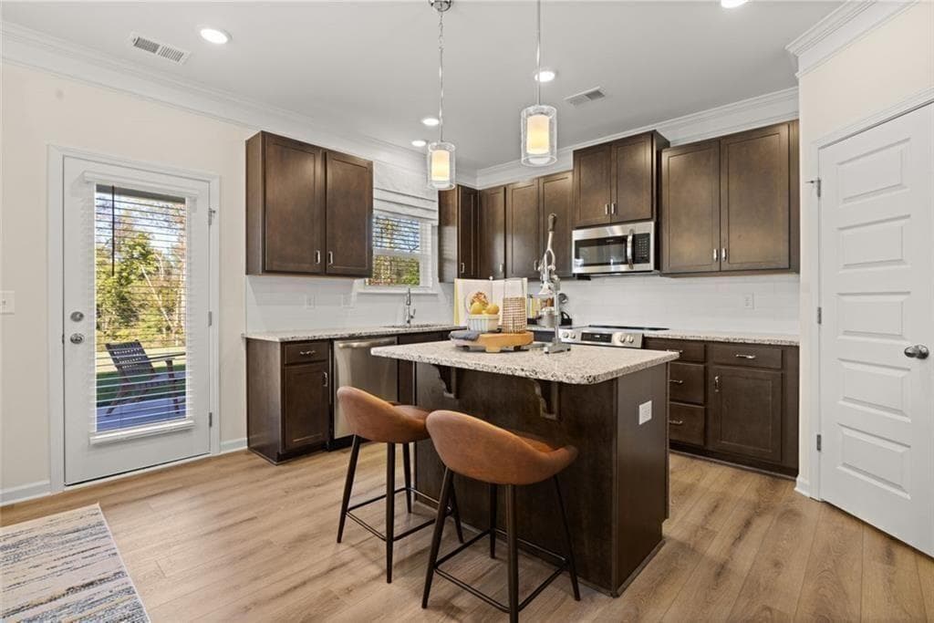4 bedroom, 3 bathroom, 2,372 sq ft single family residence for sale at 318 Oakmont Drive, Dallas, GA 30132 — photo 6