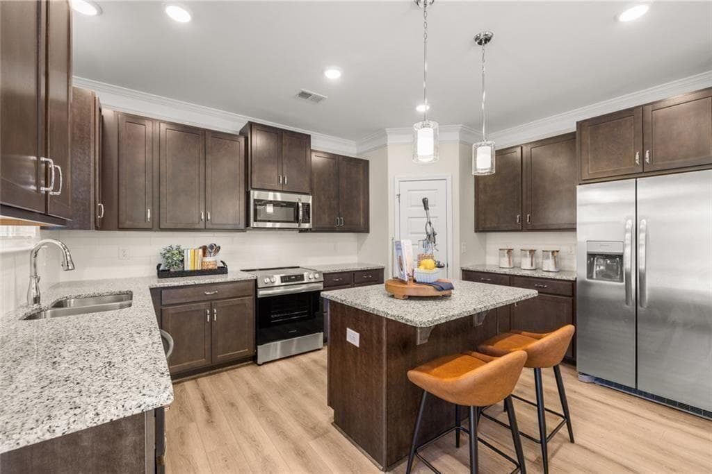 4 bedroom, 3 bathroom, 2,372 sq ft single family residence for sale at 318 Oakmont Drive, Dallas, GA 30132 — photo 9