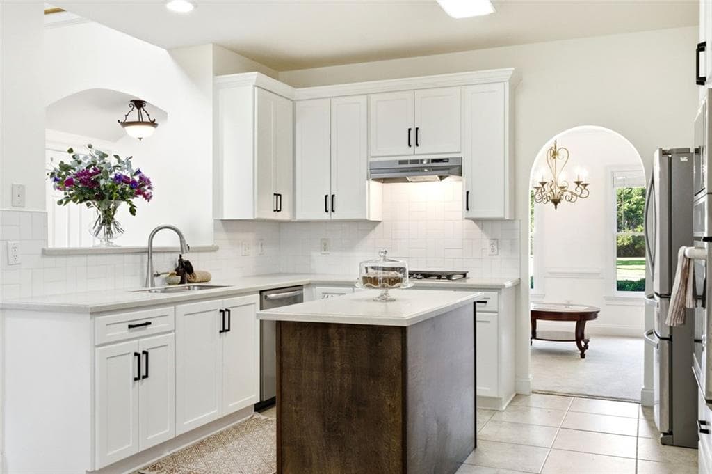 4 bedroom, 3 bathroom, 2,672 sq ft single family residence for sale at 2010 Carithers Drive, Marietta, GA 30064 — photo 3